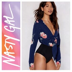 Nasty Gal Just A Spot Of Florals Tie Bodysuit. Size 2